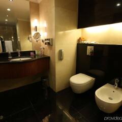 Отель Crowne Plaza Amman Иордания, Амман - отзывы, цены и фото номеров - забронировать отель Crowne Plaza Amman онлайн ванная