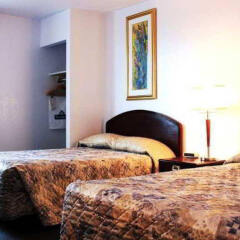 Отель Travelodge by Wyndham Calgary International Airport South Канада, Калгари - отзывы, цены и фото номеров - забронировать отель Travelodge by Wyndham Calgary International Airport South онлайн сейф в номере