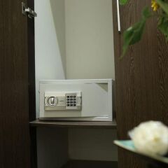 Отель Volar Homestay Хойан сейф в номере