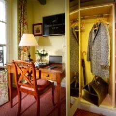 Hotel Le Relais Montmartre сейф в номере