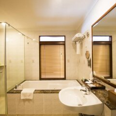 Отель The Gurney Resort Hotel & Residences Малайзия, Пенанг - 1 отзыв об отеле, цены и фото номеров - забронировать отель The Gurney Resort Hotel & Residences онлайн ванная