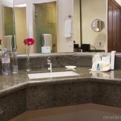 Отель Fiesta Inn Guadalajara Expo ванная