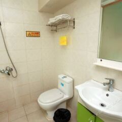 Chengdu No.48 International Youth Hostel ванная фото 2