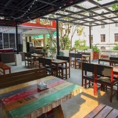 Отель Hostel Milarepa Непал, Катманду - отзывы, цены и фото номеров - забронировать отель Hostel Milarepa онлайн гостиничный бар