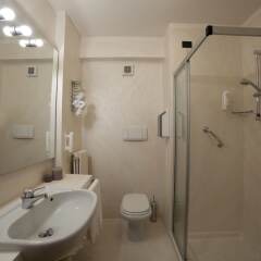 Отель Ancora Hotel Италия, Вербания - отзывы, цены и фото номеров - забронировать отель Ancora Hotel онлайн ванная фото 2