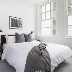Отель Grand West End Suites by Sonder комната для гостей фото 3