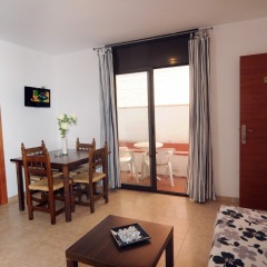 Отель Apartamentos AR Family Caribe Испания, Льорет-де-Мар - отзывы, цены и фото номеров - забронировать отель Apartamentos AR Family Caribe онлайн комната для гостей фото 4