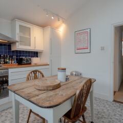Отель Beautiful 1 Bedroom Flat in Stoke Newington в номере
