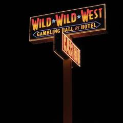 Отель Days Inn Las Vegas at Wild Wild West Gambling Hall США, Лас-Вегас - 8 отзывов об отеле, цены и фото номеров - забронировать отель Days Inn Las Vegas at Wild Wild West Gambling Hall онлайн вид на фасад