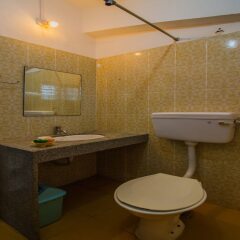 Отель OYO 12902 Home Vibrant Stay Candolim Гоа ванная