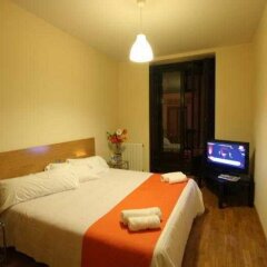 Отель Apartamentos KM1 Lavapies комната для гостей фото 2