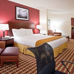 Отель Holiday Inn Express Hotel & Suites Columbus Univ Area - Osu США, Колумбус - отзывы, цены и фото номеров - забронировать отель Holiday Inn Express Hotel & Suites Columbus Univ Area - Osu онлайн комната для гостей фото 3