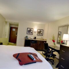 Отель Hampton Inn & Suites Chicago Downtown удобства в номере фото 2