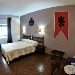 Отель Hostal Marqués de Zahara сейф в номере