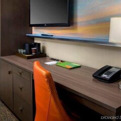 Отель Courtyard by Marriott New York Manhattan/Chelsea удобства в номере фото 2