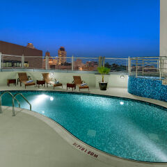 Landmark Premier Hotel с домашними животными