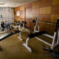 Апартаменты Rembrandt Towers Serviced Apartments Бангкок фитнесс-зал фото 2