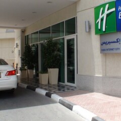 Отель Holiday Inn Express Dubai, Internet City парковка