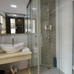 Отель Joyfulstar Hotel Pudong Airport Chenyang Китай, Шанхай - отзывы, цены и фото номеров - забронировать отель Joyfulstar Hotel Pudong Airport Chenyang онлайн ванная