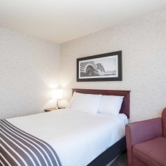 Отель Sandman Hotel Penticton Канада, Пентиктон - отзывы, цены и фото номеров - забронировать отель Sandman Hotel Penticton онлайн комната для гостей фото 3