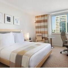 Отель Hilton Düsseldorf 5* Стандартный номер с различными типами кроватей фото 11