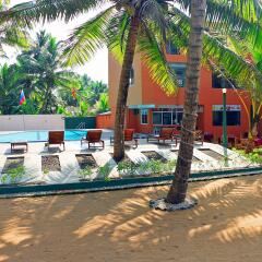 Roy Villa Beach Hotel бассейн