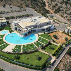 Отель Royal Heights Resort Villas & Spa бассейн