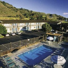 Отель Spyglass Inn бассейн фото 2