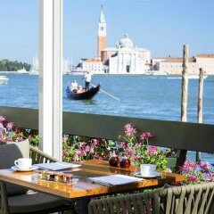 Отель The Westin Europa & Regina Италия, Венеция - отзывы, цены и фото номеров - забронировать отель The Westin Europa & Regina онлайн пляж