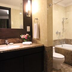 Отель Ascott Kuala Lumpur Малайзия, Куала-Лумпур - 1 отзыв об отеле, цены и фото номеров - забронировать отель Ascott Kuala Lumpur онлайн ванная фото 2