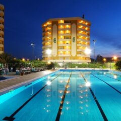 Отель Grand Eurhotel Италия, Монтезильвано - отзывы, цены и фото номеров - забронировать отель Grand Eurhotel онлайн бассейн
