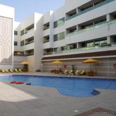 Oasis Court Hotel Apartments бассейн