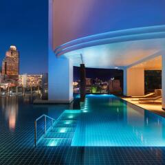 Отель Millennium Hilton Bangkok Бангкок бассейн