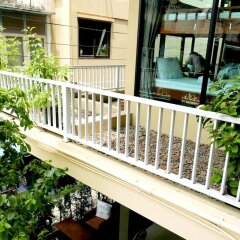 Отель Feung Nakorn Balcony Rooms And Cafe Бангкок фото 12