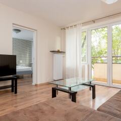Апартаменты Metro Wilanowska 3-Bedroom Apartment Варшава комната для гостей