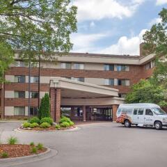 Americinn Hotel & Suites Bloomington West Блумингтон городской автобус