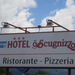 Hotel O'Scugnizzo 2 Беллуно приотельная территория