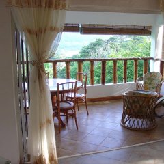 Отель Lemongrass Lodge Сейшельские острова, Остров Маэ - отзывы, цены и фото номеров - забронировать отель Lemongrass Lodge онлайн балкон