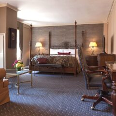 The Whitehall Hotel удобства в номере