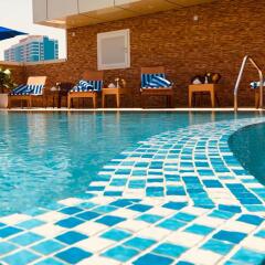 Al Salam Grand Hotel-Sharjah бассейн