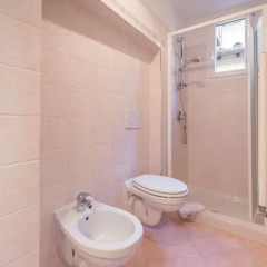 Отель Close to The Duomo Exquisite 4BD ванная фото 2