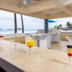 Отель Posada Real Ixtapa гостиничный бар