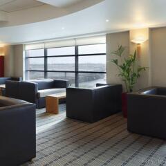 Отель Holiday Inn Express London Luton Airport интерьер отеля фото 2