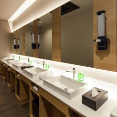 Отель Y's Cabin Yokohama Kannai фитнесс-зал