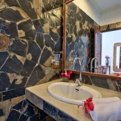 Отель Crystal Bay Beach Resort ванная фото 2