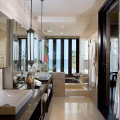 Отель The Seminyak Beach Resort & Spa ванная