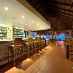 Отель Crystal Bay Yacht Club гостиничный бар