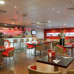 Отель ibis Paris Montmartre 18ème гостиничный бар
