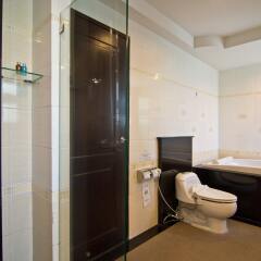 Отель LK Royal Suite Pattaya Таиланд, Паттайя - 1 отзыв об отеле, цены и фото номеров - забронировать отель LK Royal Suite Pattaya онлайн ванная