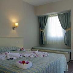 The Blue Lagoon Deluxe Hotel сейф в номере